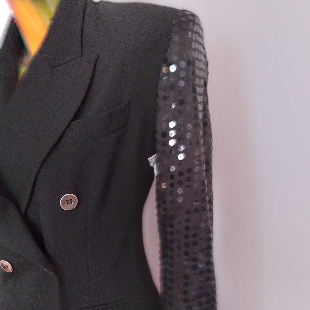 WOMANS CLOTHING - Picture 8 of 16